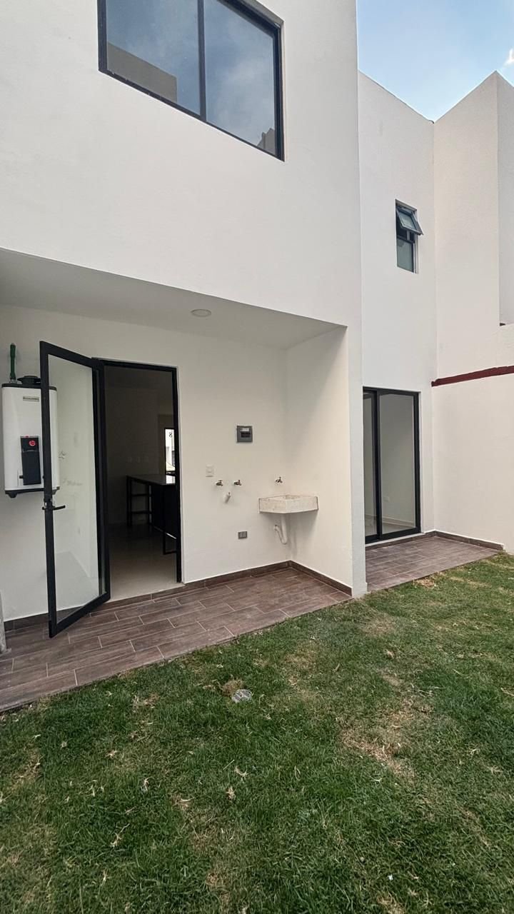 200fe1f8-f0fd-44b4-91cb-648c85fbb618