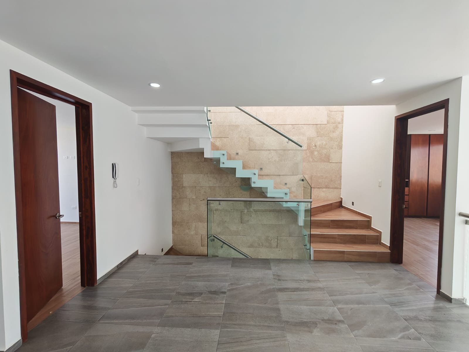 8d8a8b2c-be19-4f05-8660-02f0f41bbee7 8d8a8b2c Be19 4f05 02f0f41bbee7