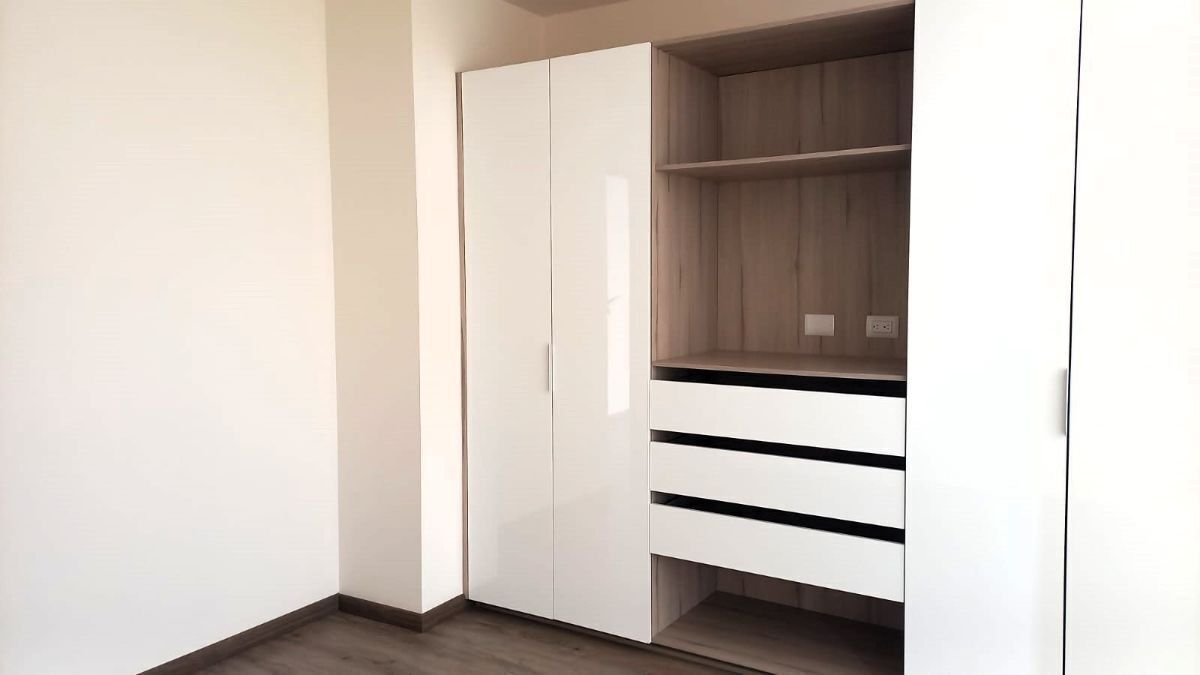 EB-OJ9927 (4) EB OJ9927 (4)