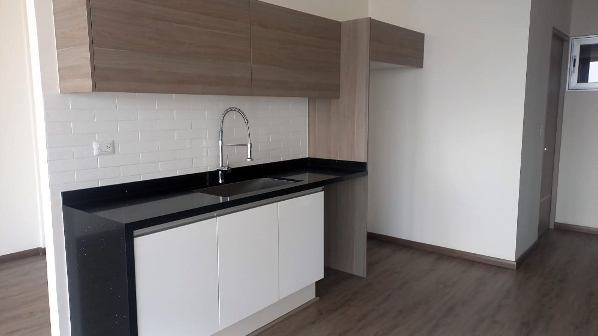 EB-OJ9927 (5) EB OJ9927 (5)